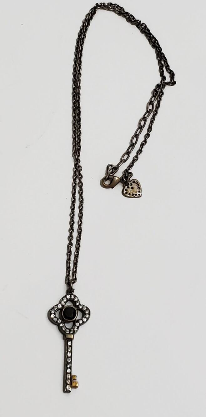 Stella & Dot Clover Key Rhinestone Necklace 19"